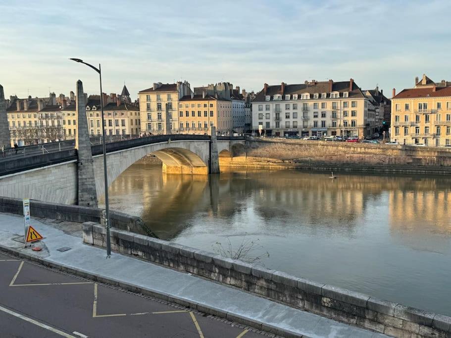 Appartement Avec Magnifique Vue Sur La Saone Et Son Balcon Chalon-sur-Saone Exterior photo