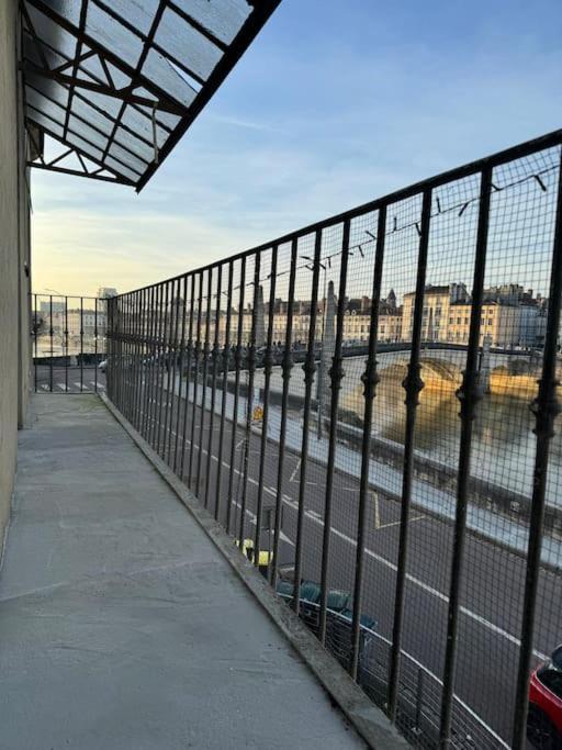 Appartement Avec Magnifique Vue Sur La Saone Et Son Balcon Chalon-sur-Saone Exterior photo